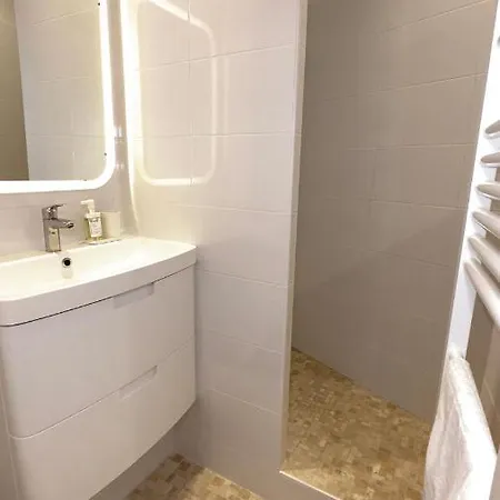 Apartment Super